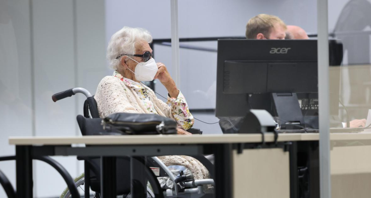 Irmgard Furchner en juicio.