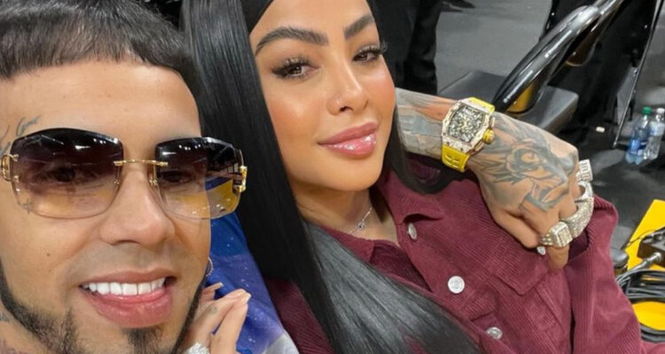 Anuel y Yailin sufren percance en avión