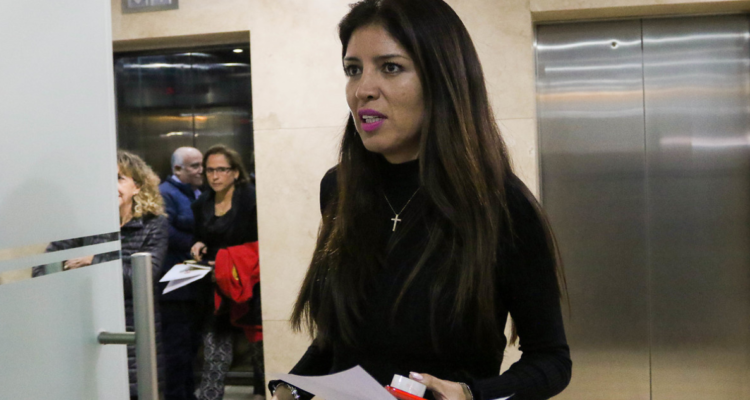 Posponen fallo de extradición de Karen Rojo