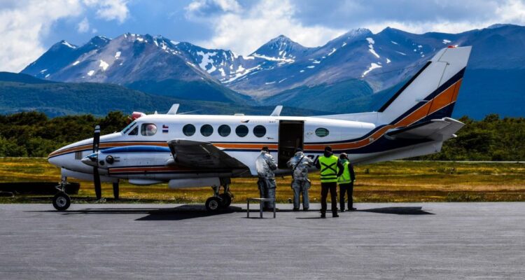 Se le salió la puerta en pleno vuelo: avión debió aterrizar de emergencia en Puerto Williams