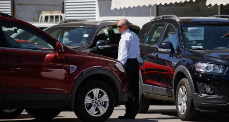 ¿Pensando en vender o renovar?: Conoce los modelos de autos usados que más están bajando de precio