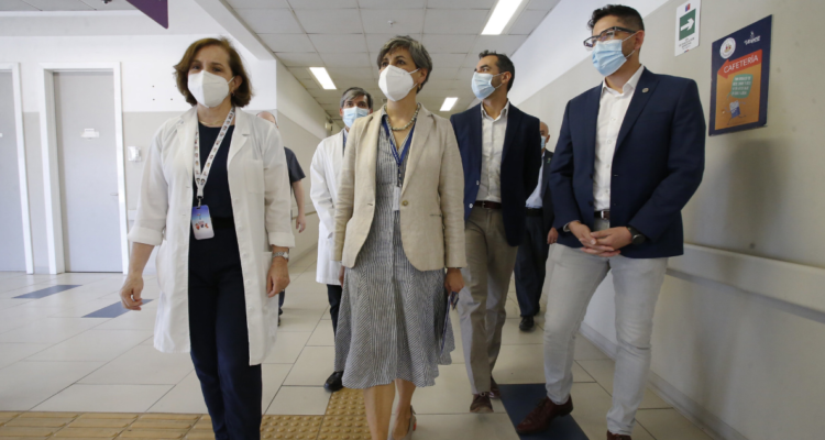Ministra de Salud Ximena Aguilera junto a subsecretarios.