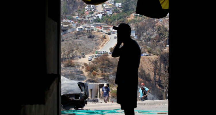 Nuevo balance cifra en 900 los damnificados por incendio en Viña del Mar