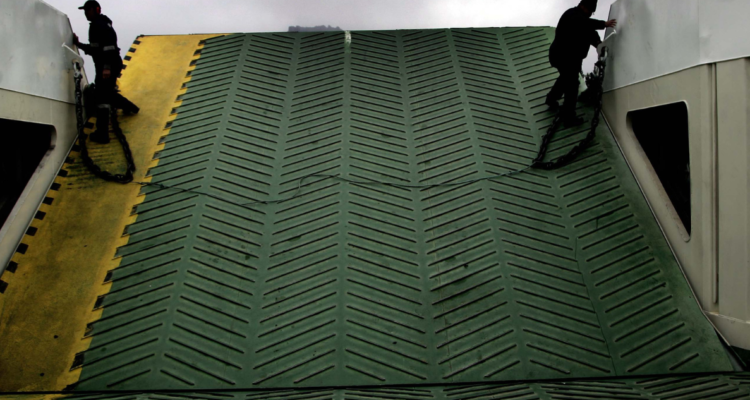 Valdivia MOP barcaza