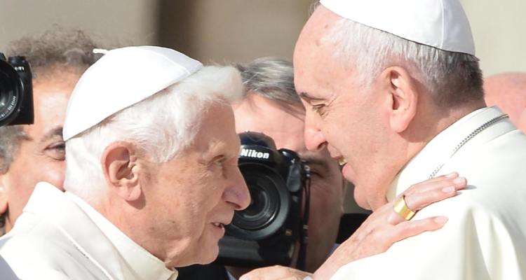 Benedicto XVI: de la histórica renuncia a la inédita convivencia entre dos papas