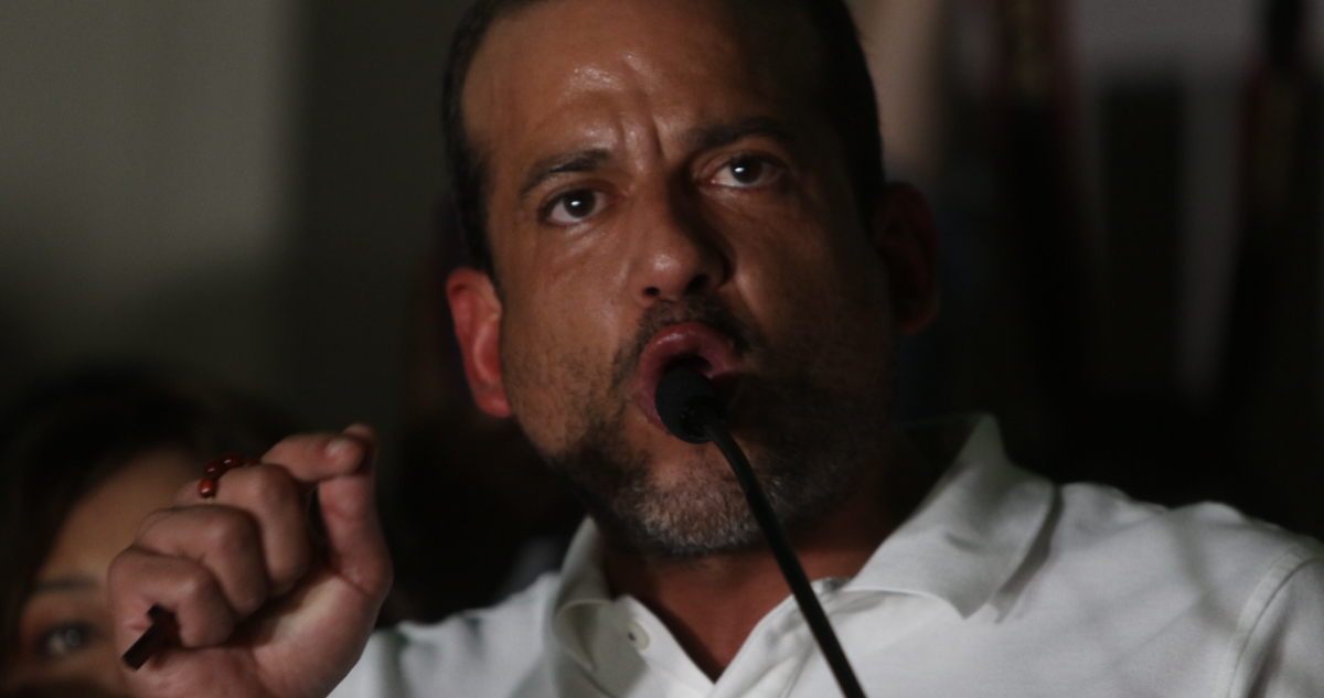 Bolivia policía detiene a líder opositor y gobernador de Santa Cruz