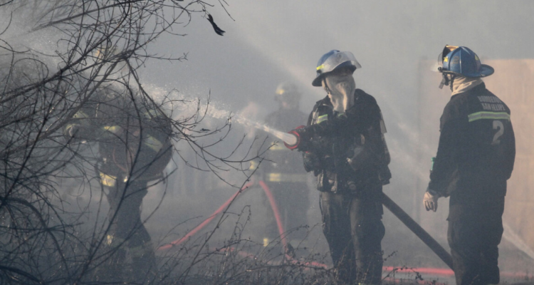 Bomberos de San Felipe se manifiestan por decisiones de Conaf