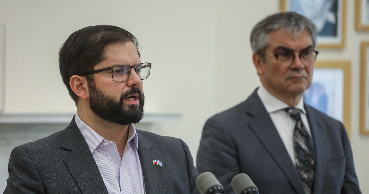 Casi una decenas de gremios envían carta a Boric y Marcel pidiendo aplazar el IVA a los servicios