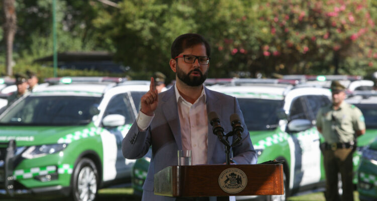 Boric pide a senadores no hacer “gallito” con el Gobierno por votación de Marta Herrera