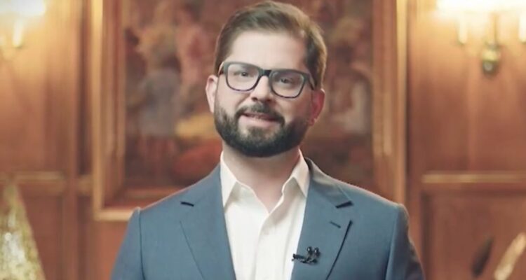Presidente Boric envía saludo de Año Nuevo y asegura que “hoy día nuestro país está andando”