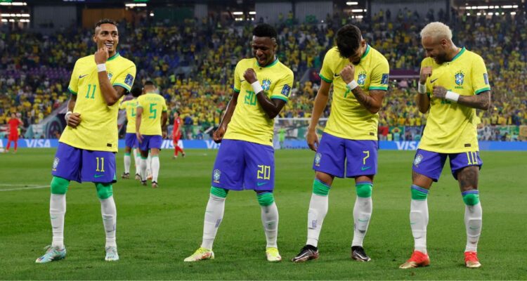 Brasil baila tras su gol a Corea del Sur