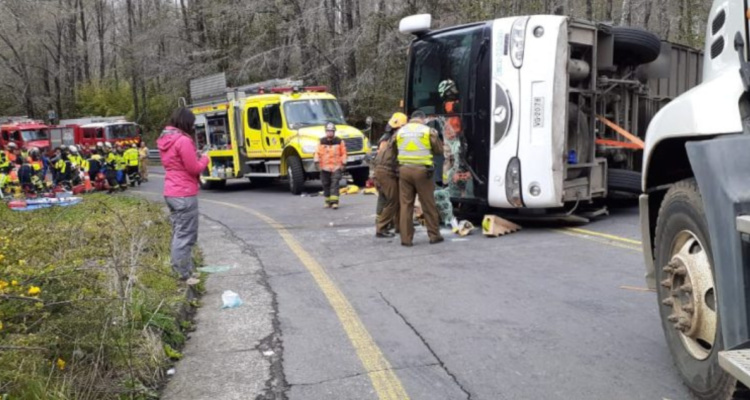 Declaran culpable a conductor de bus que volcó entre Victoria y Curacautín: tres menores murieron