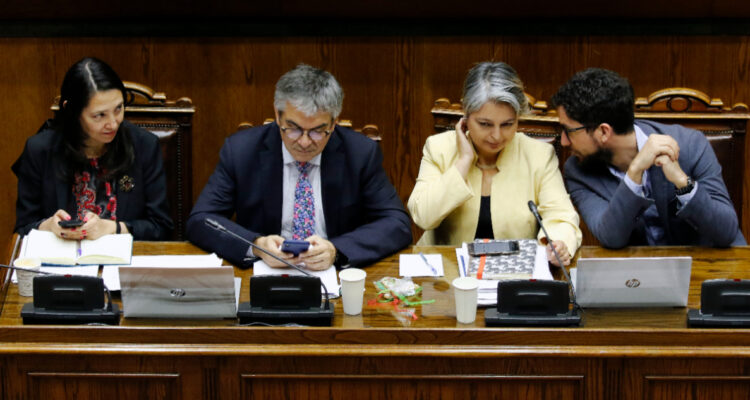 Cámara despacha a ley reajuste del 12% para todos los trabajadores del sector público