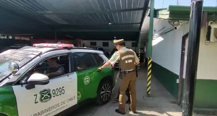 Detienen a tres sujetos que fueron sorprendidos robando una casa en La Florida