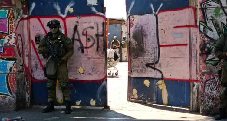 Carabineros realiza allanamiento para desbaratar banda que comete delitos violentos en Santiago