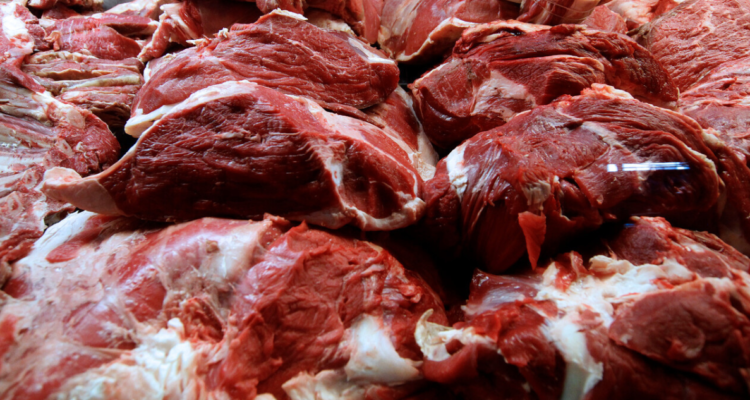 Encapuchados armados interceptan a conductor y roban camión con 10 mil kilos de carne en Cañete