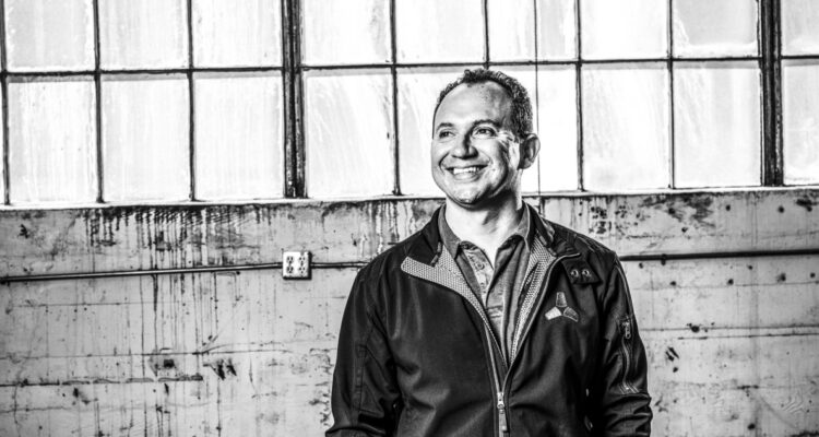 Chris Sanz, el chileno que fundó una empresa de drones reconocida a nivel mundial