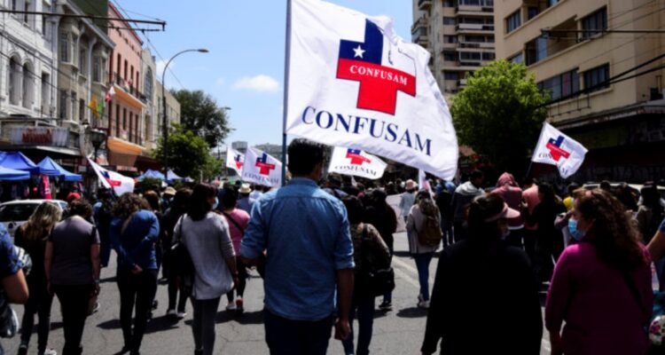 trabajadores de la CONFUSAM de Viña del Mar, la jornada de este jueves se realizó una nueva asamblea de socios para definir el futuro de la movilización.