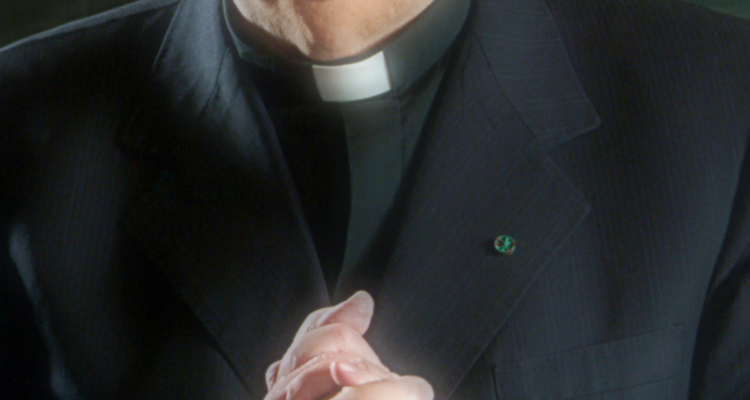 corte recurso sacerdote