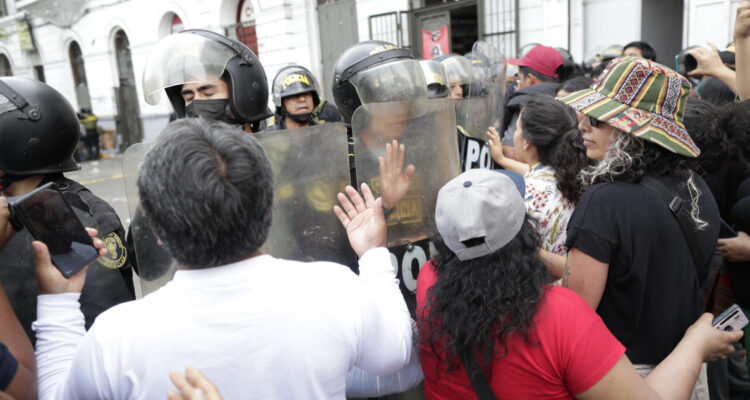 Crisis en Perú: Cancillería habilita chárter para evacuar chilenos desde el Cusco a Lima
