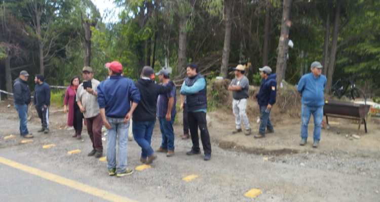 Trabajadores de Neltume deponen toma de ruta y retoman negociaciones por sueldos impagos