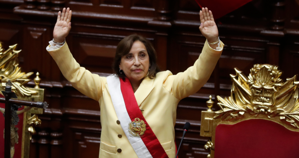 Dina Boluarte asume como presidenta de Perú tras destitución de Pedro Castillo