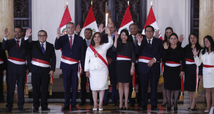 Dina Boluarte presenta a su gabinete en Perú: exfiscal anticorrupción será el primer ministro