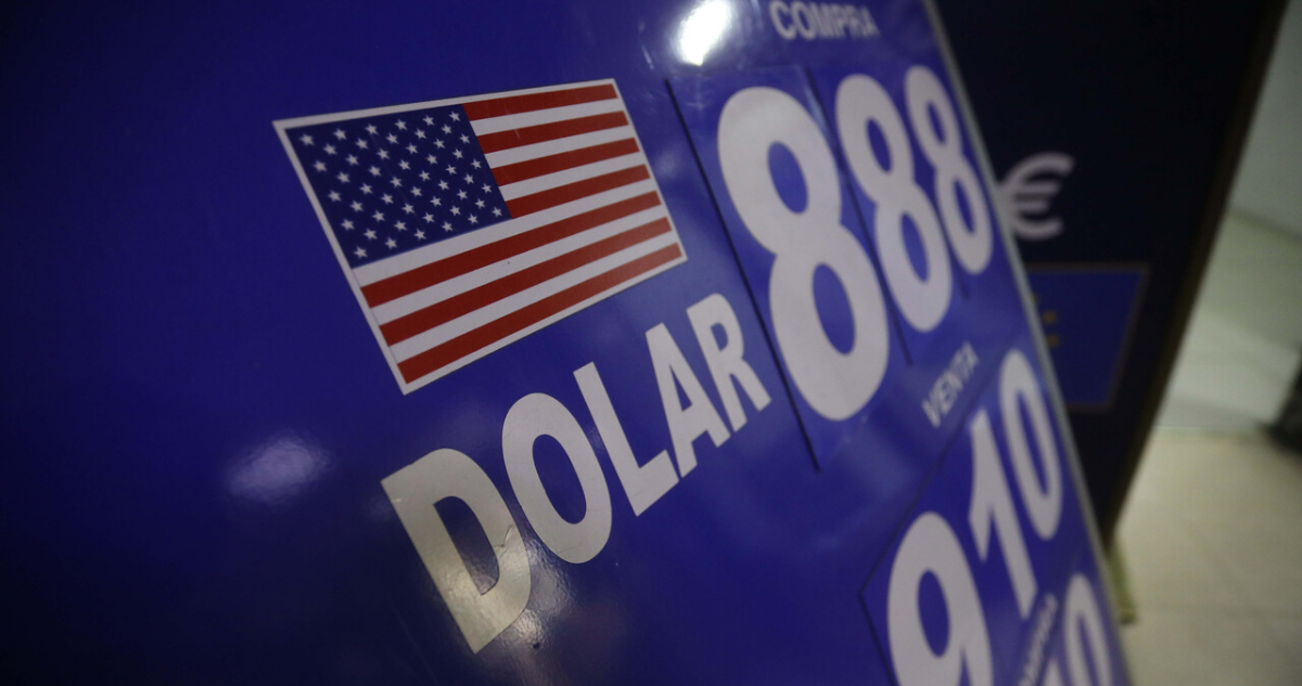 Precio del dólar alcanzó su nivel más bajo en seis meses y acumula caída de $40 esta semana