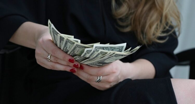 Dólar agudiza caída luego de los datos inflacionarios de Estados Unidos