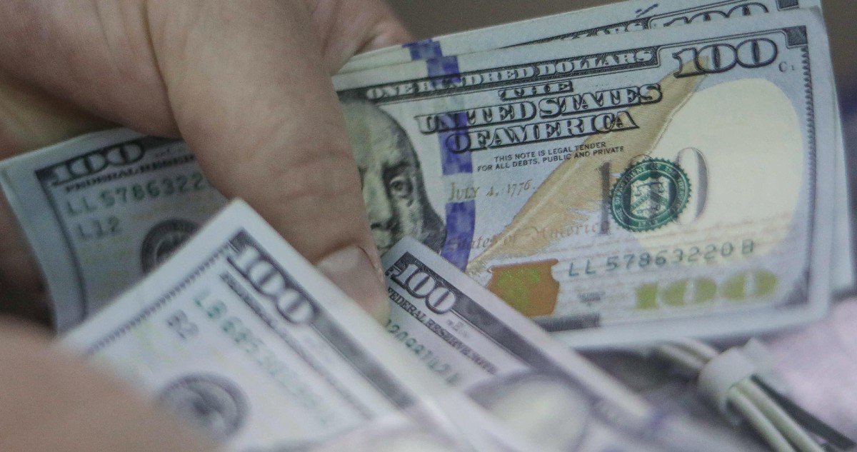 El dólar parte la semana en los $860 y proyectan caídas por factores internacionales