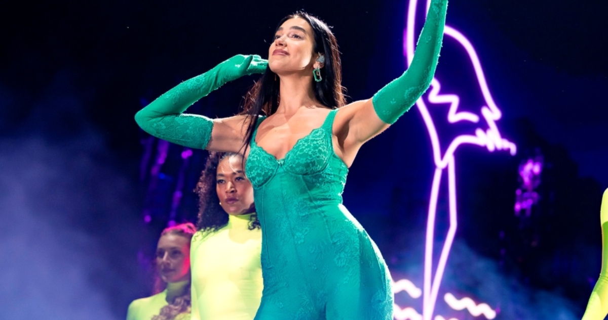 Dua Lipa sorprende al hablar un fluido español en su podcast: “Estoy estudiando todos los días”