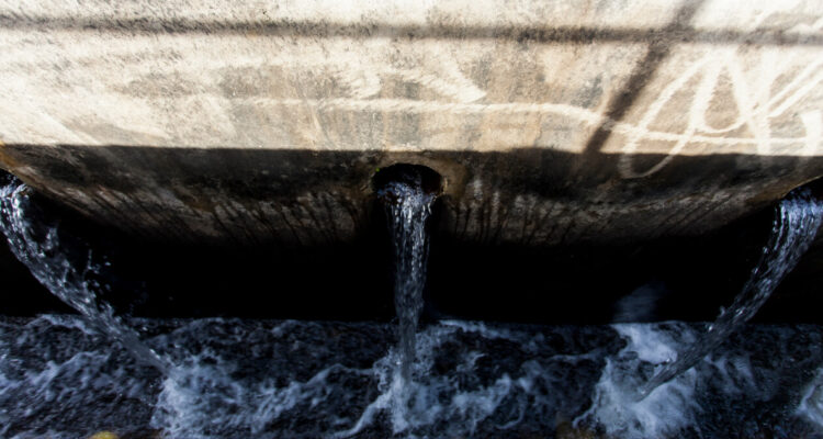 Vecinos de población Ebensperger de Puerto Montt llevan 6 años denunciando malos olores