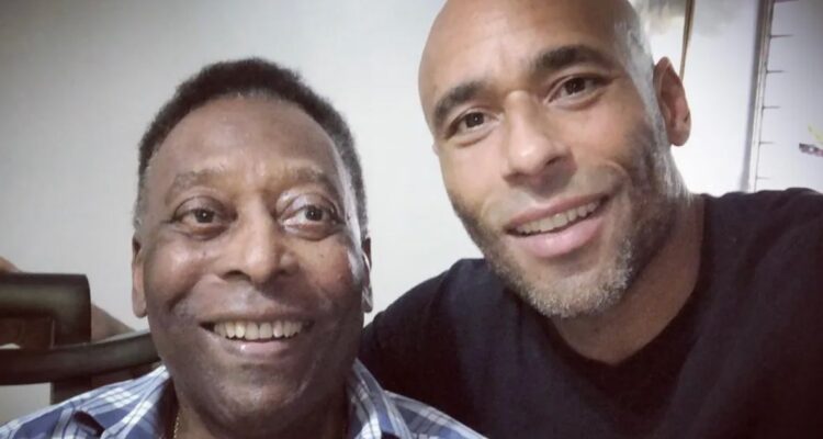 Hijo de Pelé aplaza retorno a club para seguir acompañándolo en hospital