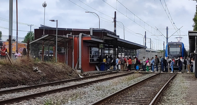 Diputado Bobadilla oficiará al MTT por falla del Biotrén que provocó suspensión de servicios