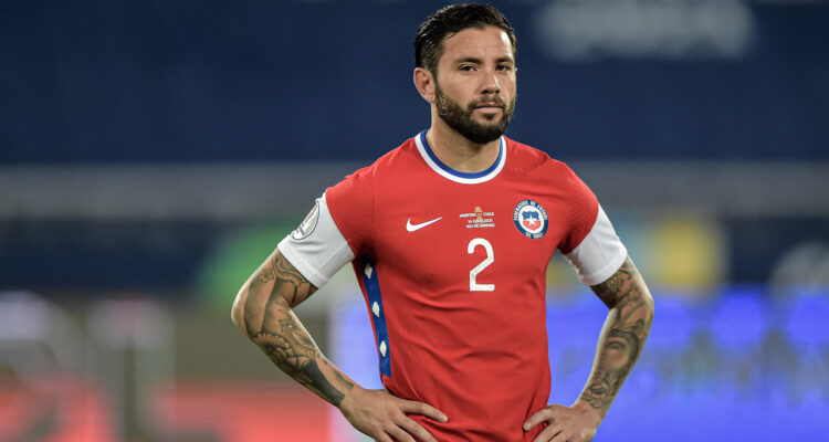 La UC anunció acuerdo para fichar al lateral nacional Eugenio Mena