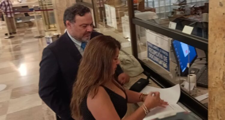 Exseremi de Desarrollo Social recurre a Contraloría para indagar a Tohá, Jackson y Martínez