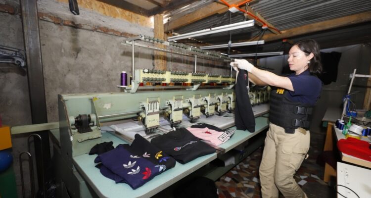 PDI realiza la incautación de ropa falsificada más grande que se haya realizado en los últimos años