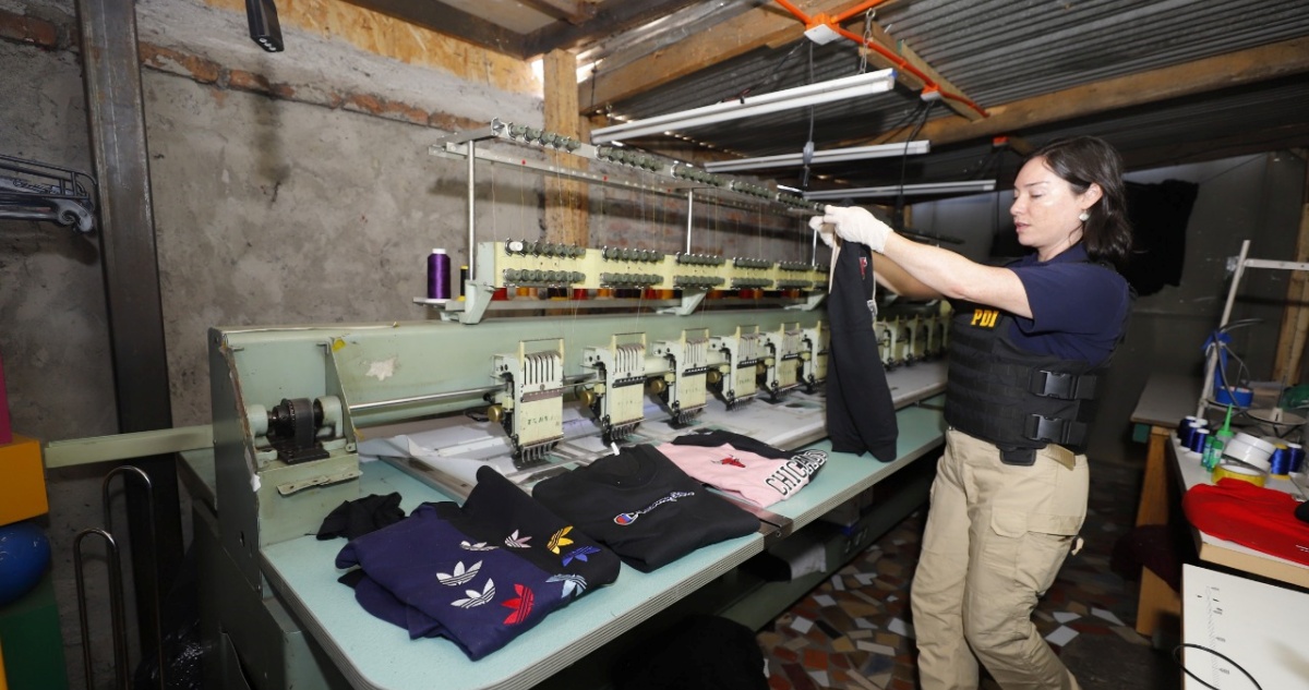 PDI realiza la incautación de ropa falsificada más grande que se haya realizado en los últimos años