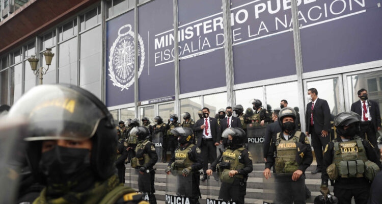 Fiscal de la Nación en Perú pide respetar la Constitución, el Estado de derecho y la democracia