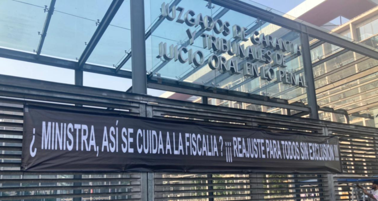 Fiscales se movilizan por reajuste