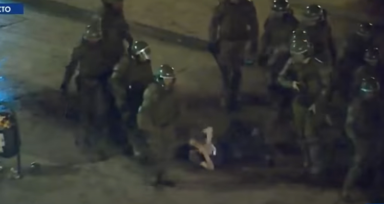 Fiscalía no perseverará contra 7 carabineros por golpiza en Ñuñoa