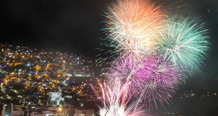 Año Nuevo fuegos artificiales