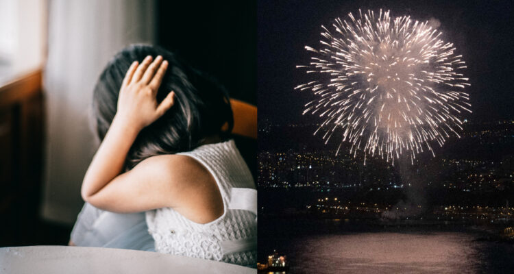 Una niña cubre sus oídos asustada. A su lado, fuegos artificiales estallando. La pirotecnia suele afectar negativamente a los niños con TEA.