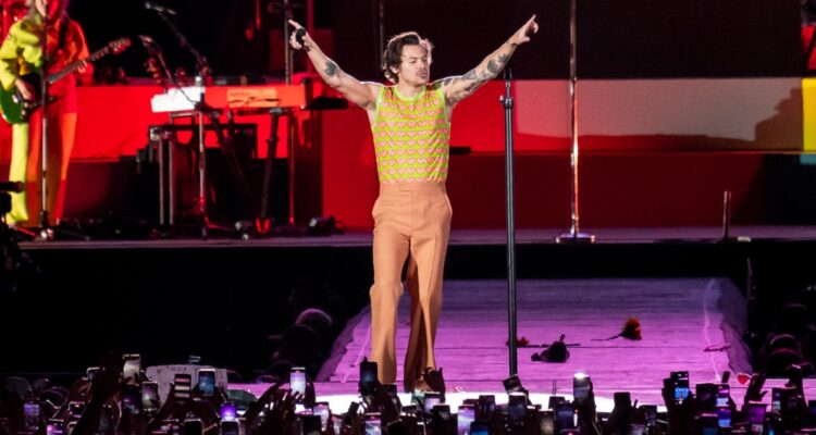 Harry Styles conquista al público chileno entre euforia, homenajes históricos y un show encandilante