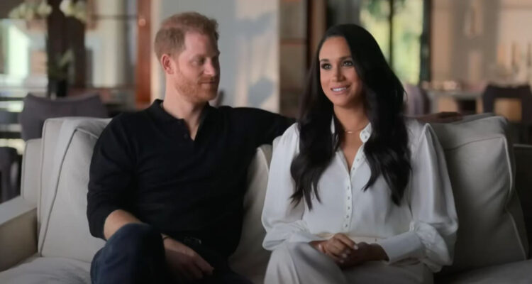 El príncipe Harry y Meghan Markle en el documental de Netflix Harry y Meghan. La familia Real descartó referirse al documental.