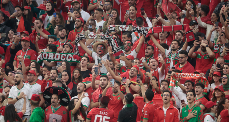 Los hinchas de Marruecos no dejaron entonar el himno de Francia.
