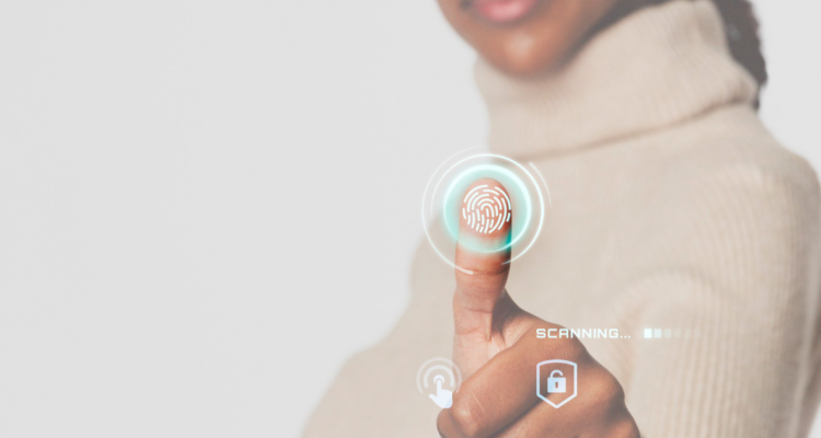 Mujer escaneando su huella. Científicos españoles crearon algoritmo para detectar riesgo de esquizofrenia a través de huellas digitales