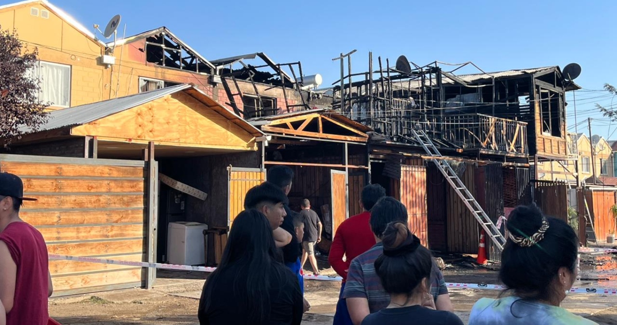 Incendio de viviendas en Colina