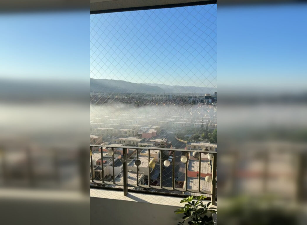 Impactantes imágenes de la nube tóxica sobre Antofagasta por incendio en La Chimba