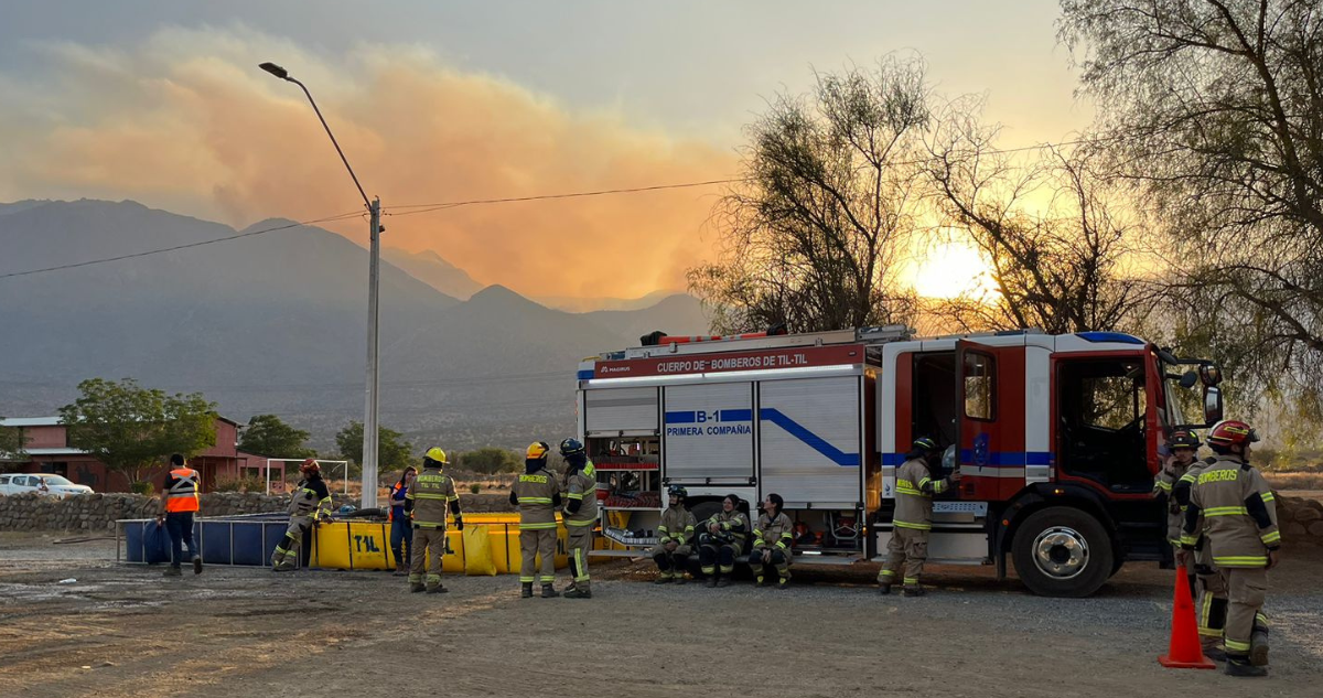 Incendio forestal en Til Til